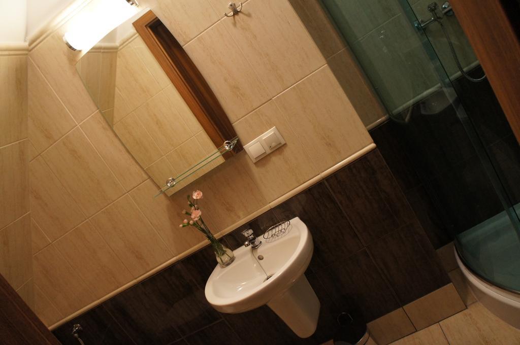 Hotel Dworska Elektrownia Kędzierzyn-Koźle Habitación foto